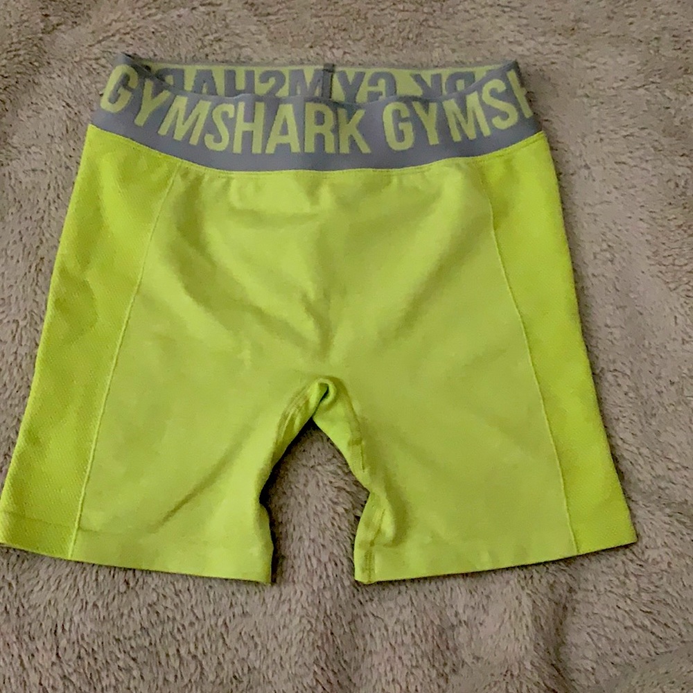 GYMSHARK- Lime Green Flex shorts
